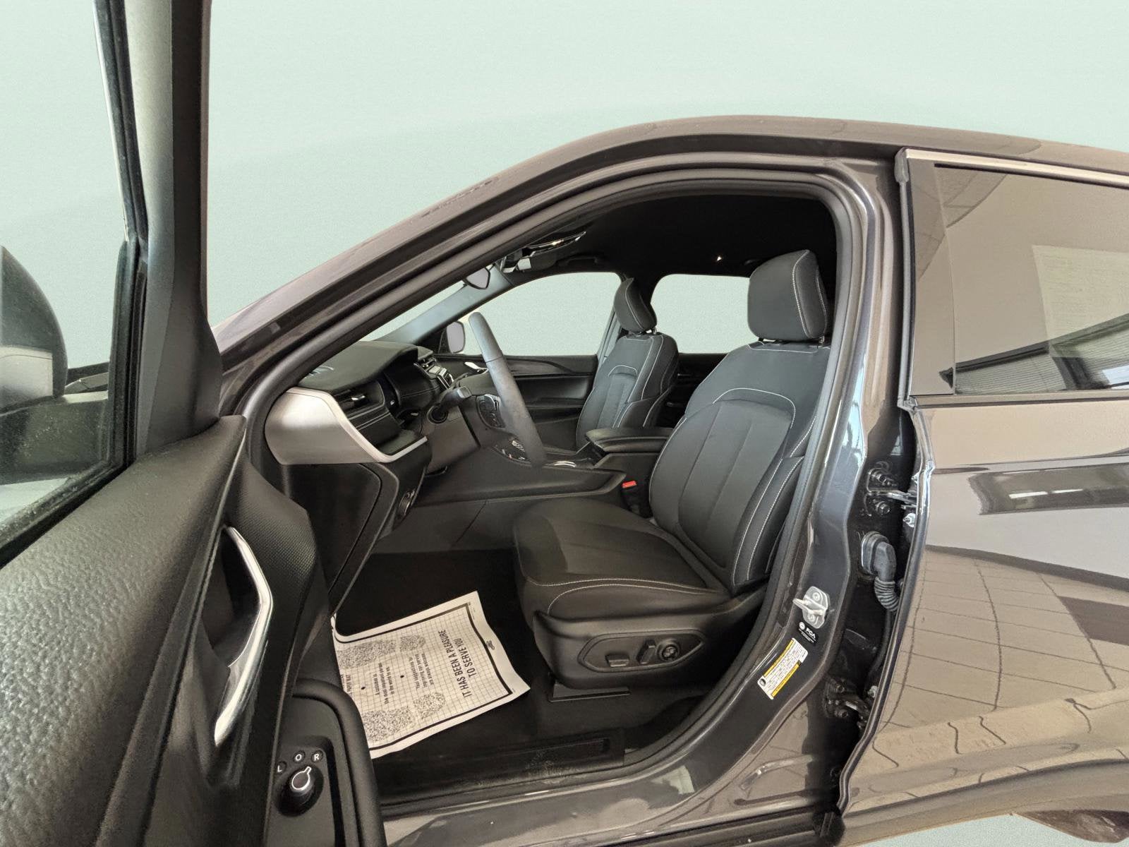 2024 Jeep Grand Cherokee L Laredo