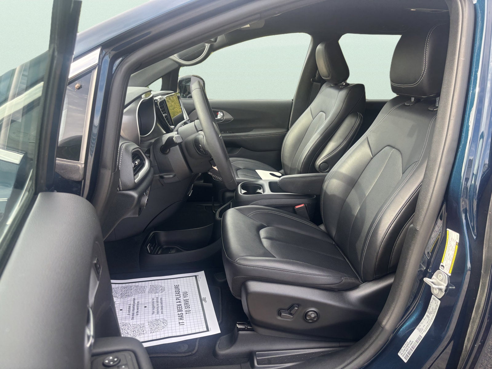 2025 Chrysler Pacifica Hybrid Select