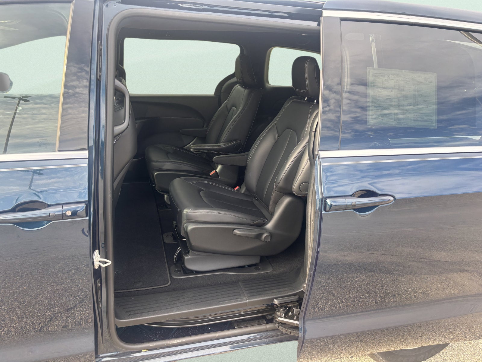 2025 Chrysler Pacifica Hybrid Select