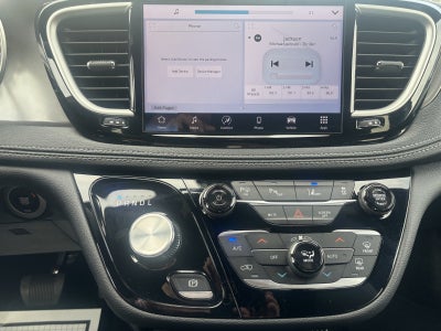 2025 Chrysler Pacifica Hybrid Select