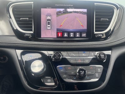 2025 Chrysler Pacifica Hybrid Select